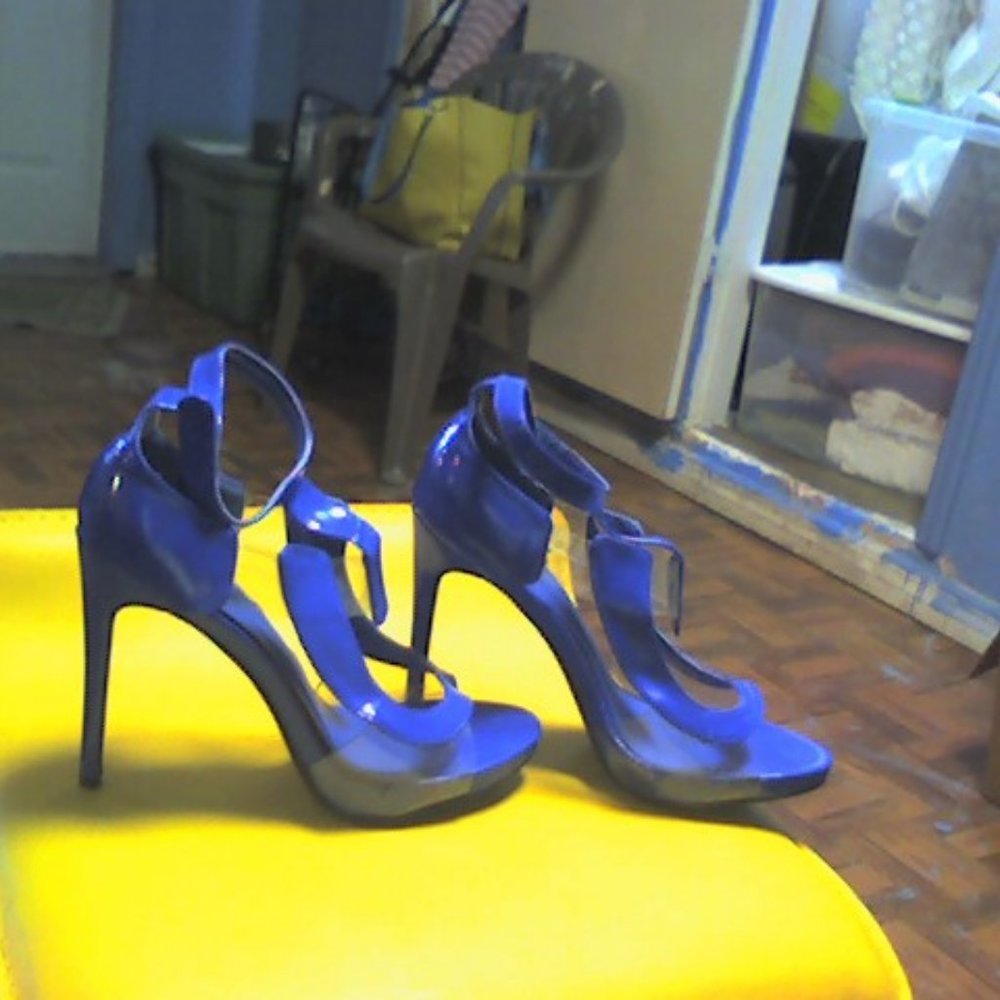 SHOES - Picture 2 of 4